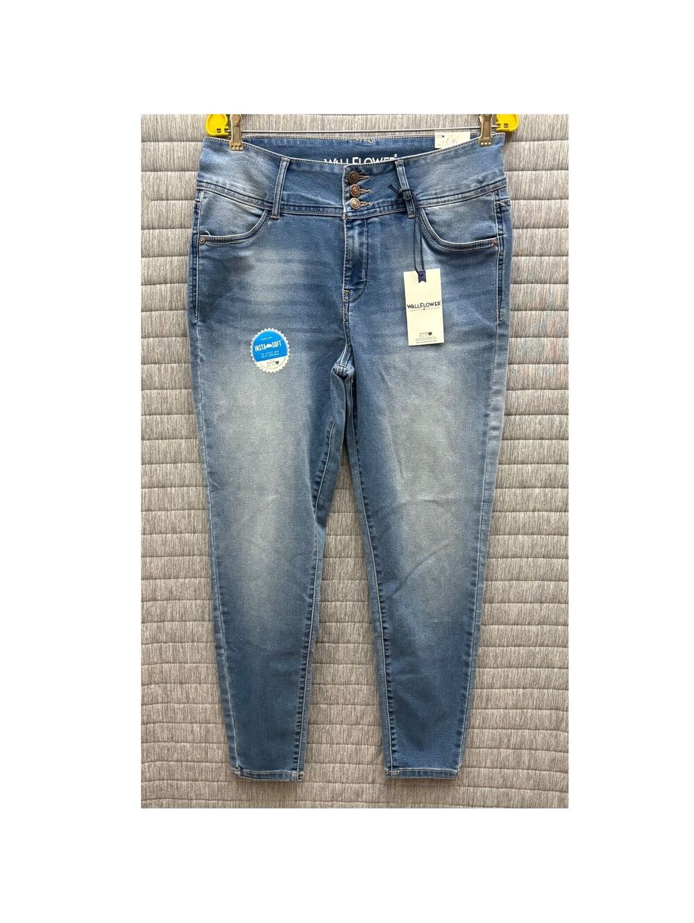Wallflower The Sassy Skinny Jeans Size 13/31 Medium Wash High Rise Stretchy NWT